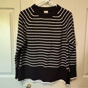NWOT black and white size M sweater